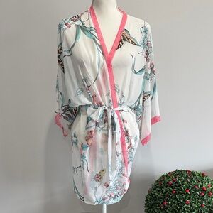 In Bloom by Jonquil White Floral & Butterfly Kimono Robe with Pink Trim Sz M